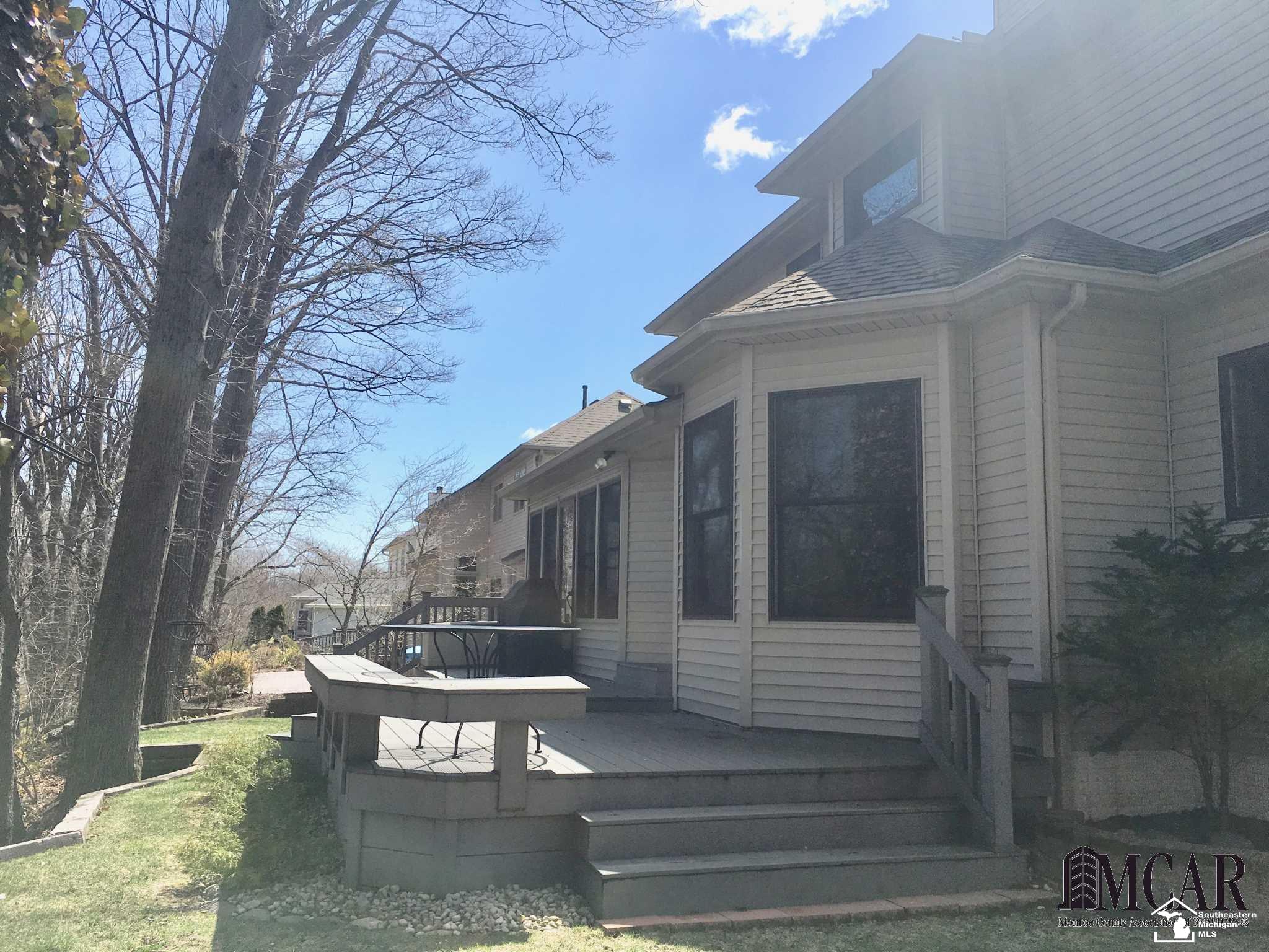 2465 Sandpiper Road Lambertville, MI 48144 - Photo 9 of 37 21436996-8.JPG