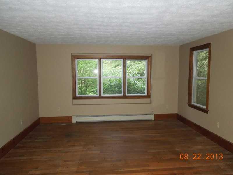 17 Wildwood Drive Springvale, ME 04083 - Photo 5 of 12 Living Room.