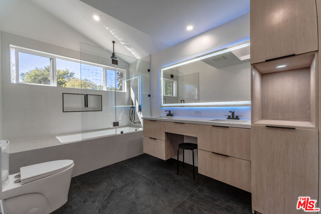 23604 Real Court Valencia, CA 91355 - Photo 15 of 35
