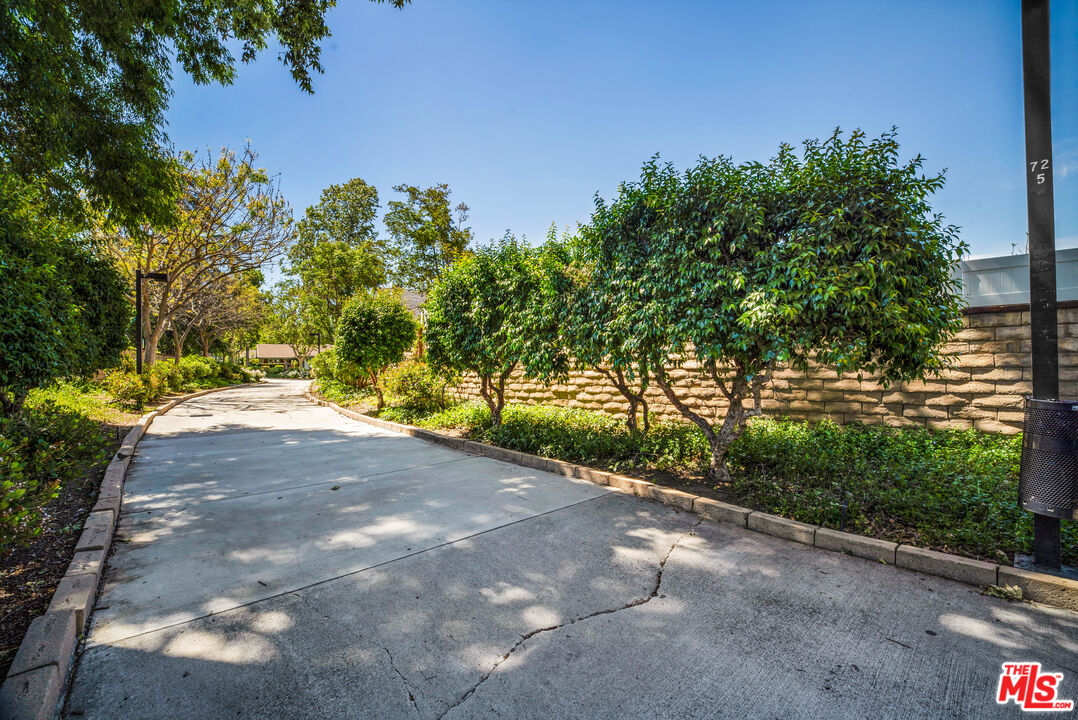 23604 Real Court Valencia, CA 91355 - Photo 31 of 35