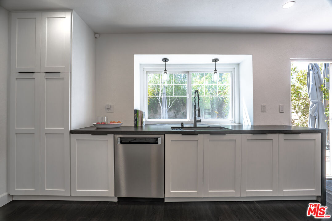 23604 Real Court Valencia, CA 91355 - Photo 6 of 35