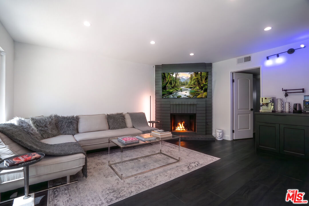 23604 Real Court Valencia, CA 91355 - Photo 9 of 35