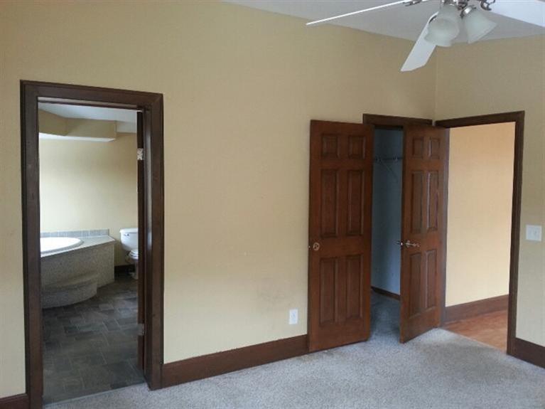 102 Cut Throat Loop Gypsum, CO 81637 - Photo 4 of 5 a view of a bathroom from a hallway