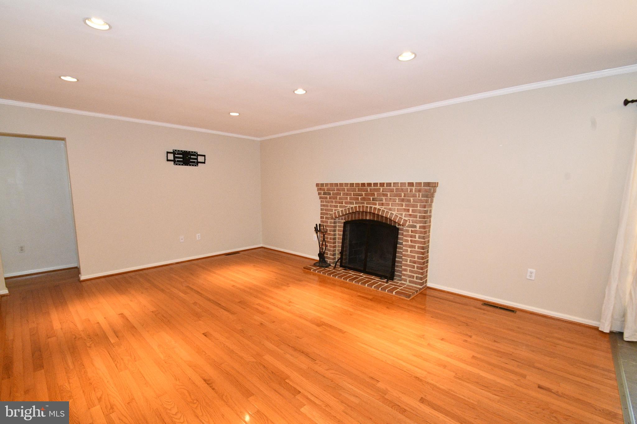 15916 Marlington Drive Dumfries, VA 22025 - Photo 13 of 34 Family - wood fireplace