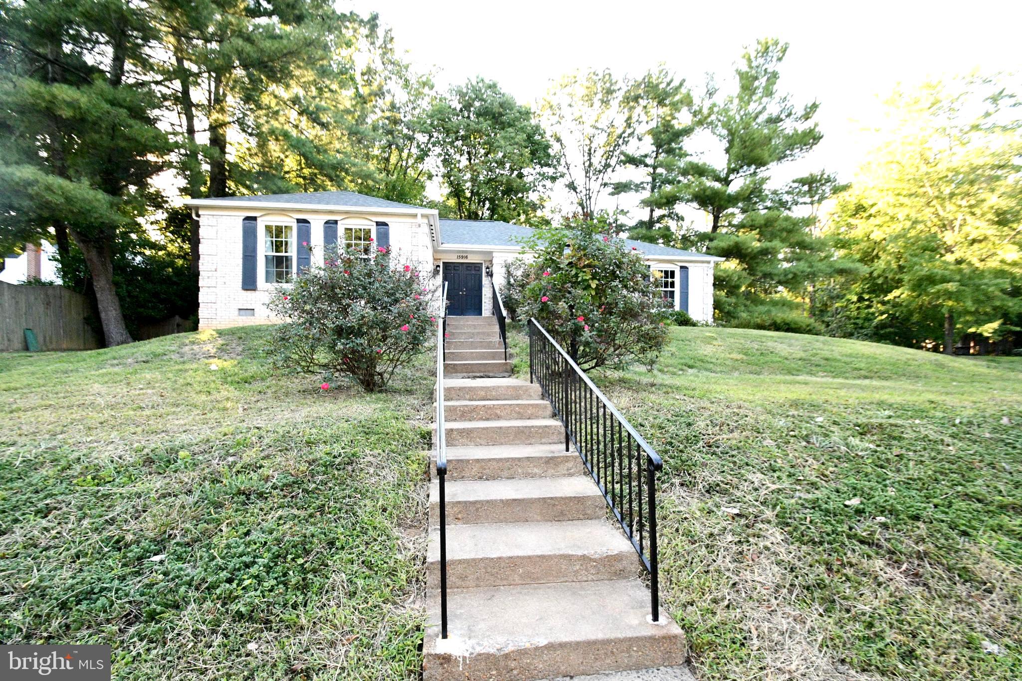 15916 Marlington Drive Dumfries, VA 22025 - Photo 2 of 34 Front walk
