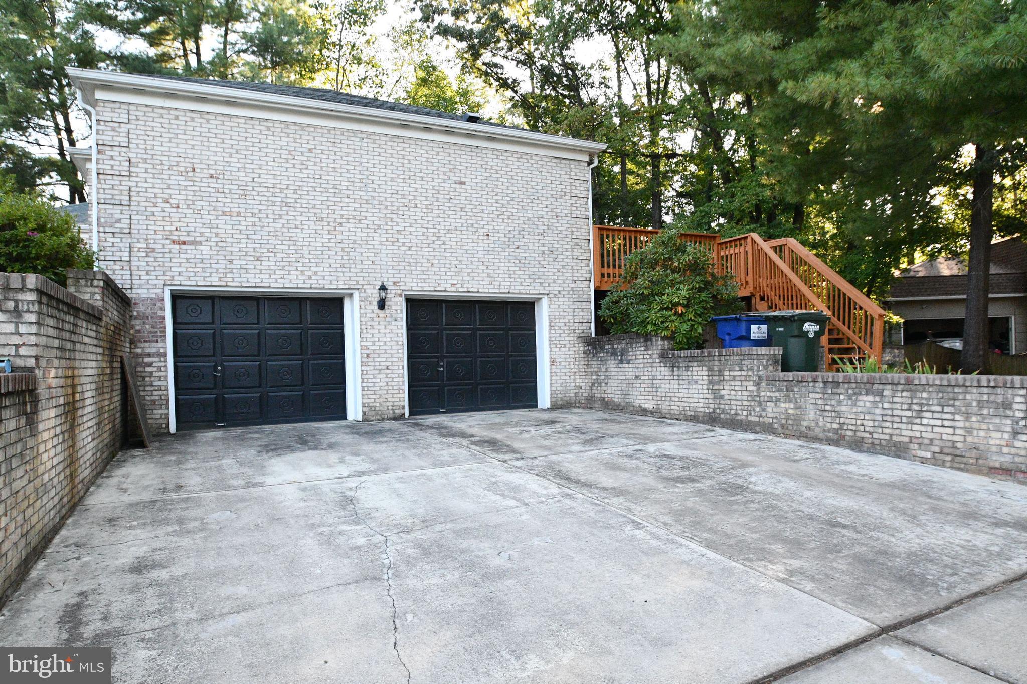15916 Marlington Drive Dumfries, VA 22025 - Photo 3 of 34 Side entry garage