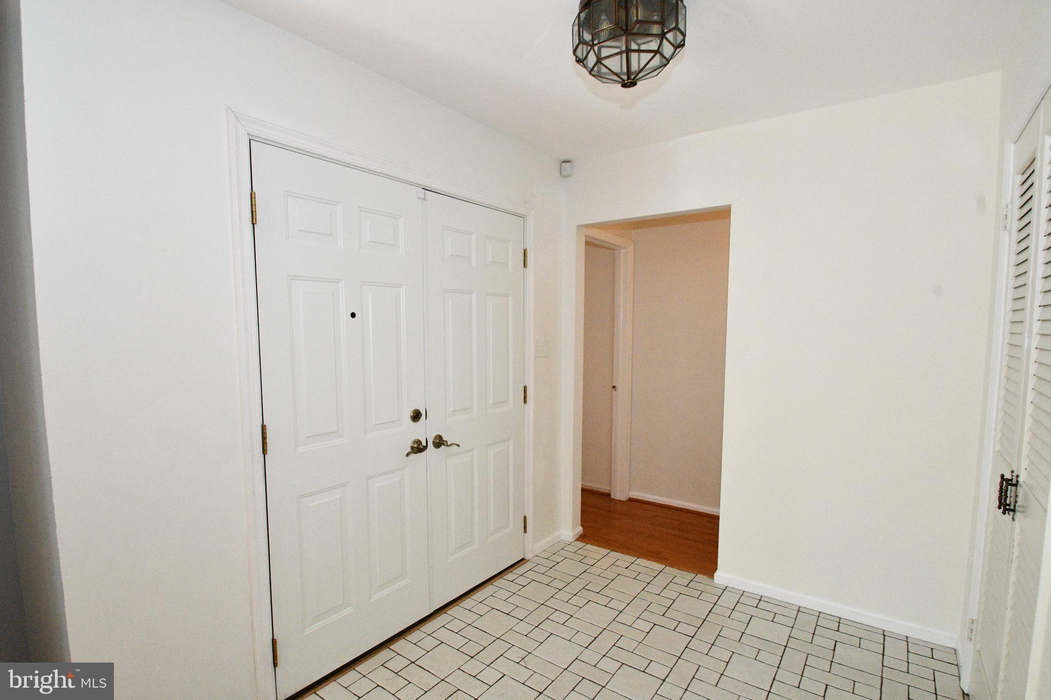 15916 Marlington Drive Dumfries, VA 22025 - Photo 4 of 34 Foyer