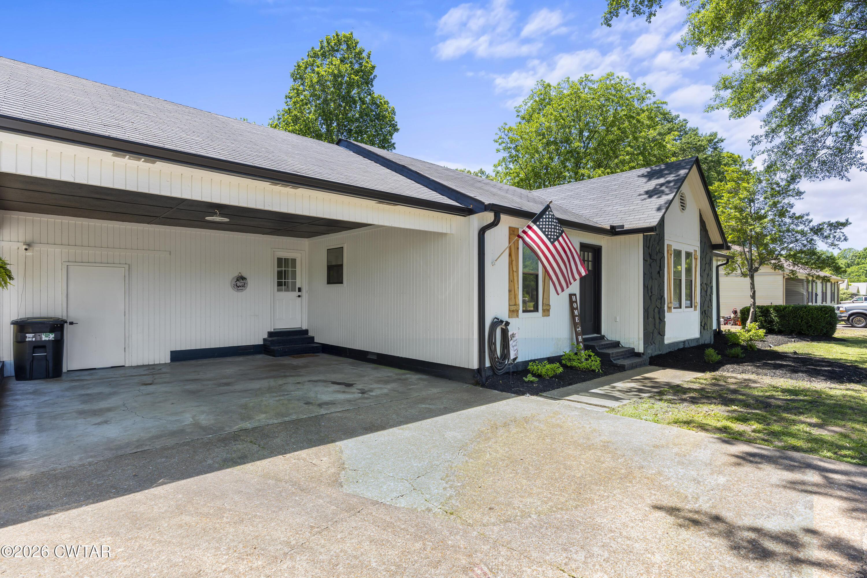 778 Mifflin Road Jackson, TN 38301 - Photo 2 of 23 a view of a white house next to a yard