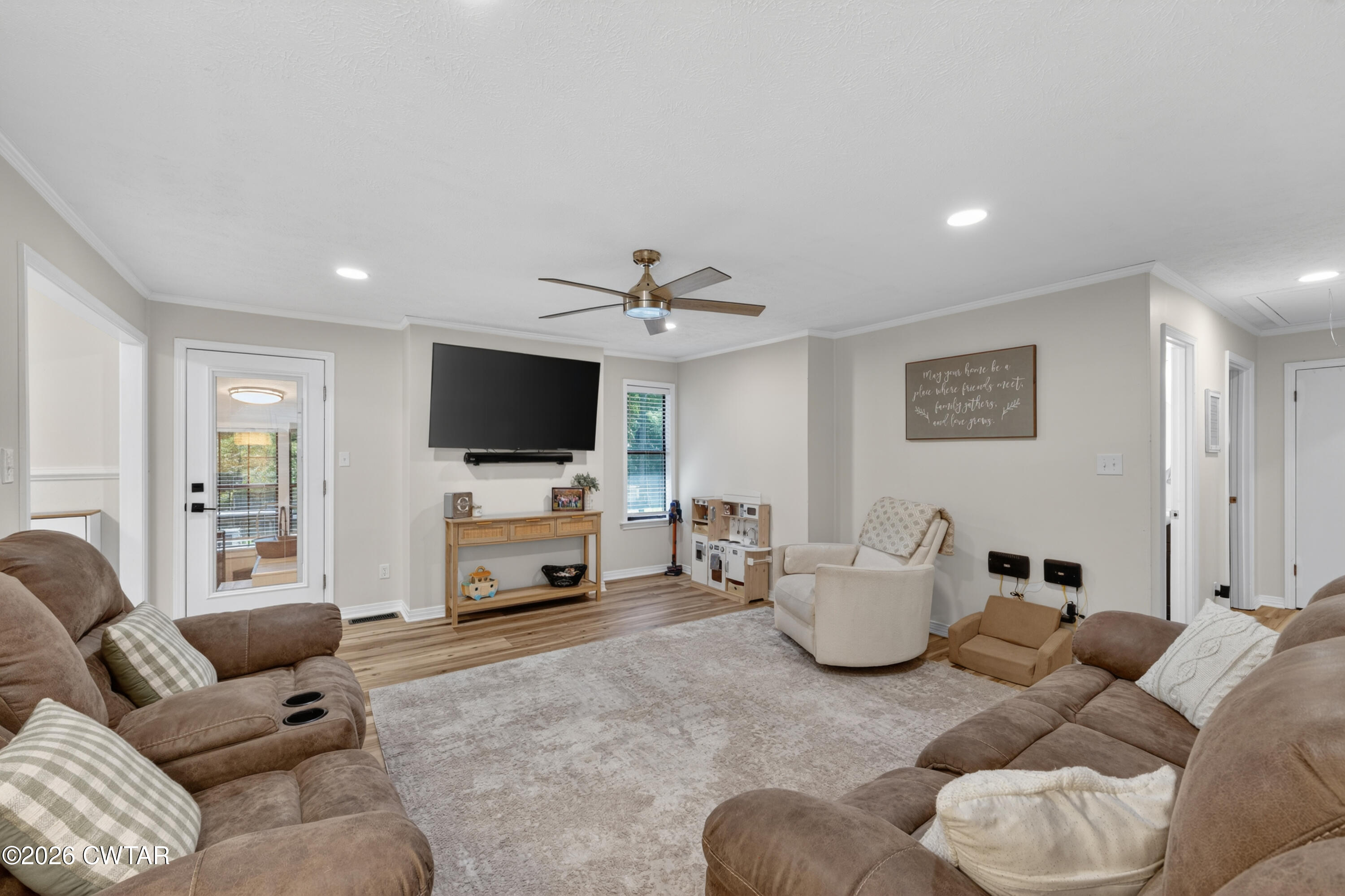 778 Mifflin Road Jackson, TN 38301 - Photo 4 of 23 a living room with furniture and a flat screen tv