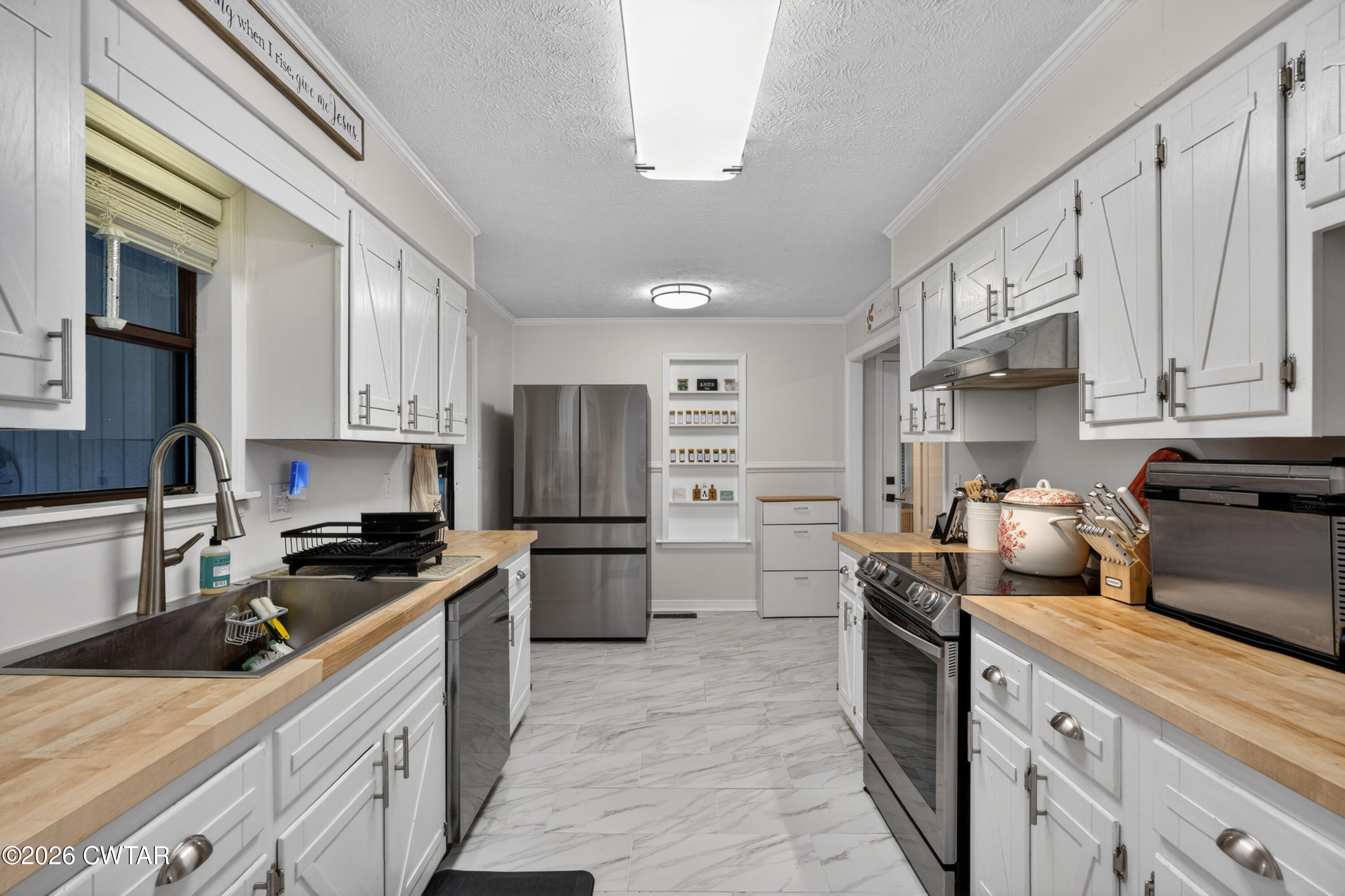 778 Mifflin Road Jackson, TN 38301 - Photo 7 of 23 a kitchen with a refrigerator stove and sink