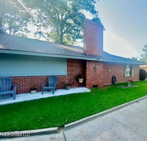 $349,000 | 35 Oakhurst Drive, Natchez, MS 39120