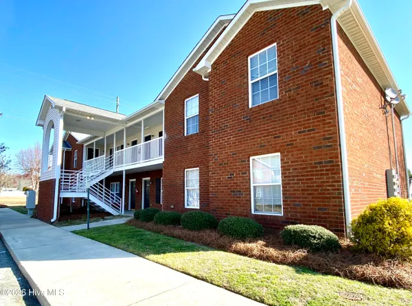 $850 | 3001 MacGregor Downs Road, Unit 202, Greenville, NC 27834