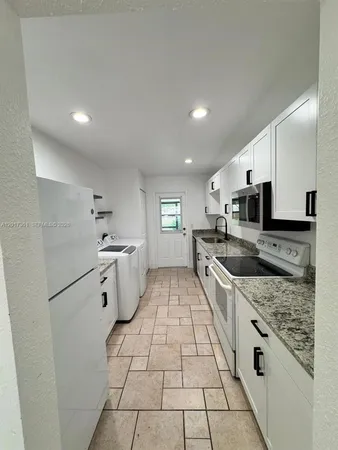 $2,000 | 725 Northlake Boulevard, Unit 4, Altamonte Springs, FL 32701