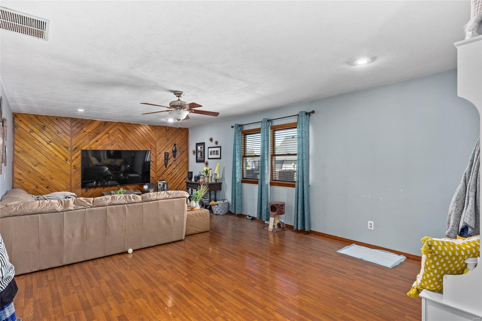 18 Ridge Drive Litchfield, IL 62056 - Photo 3 of 27 Gallery Image 3