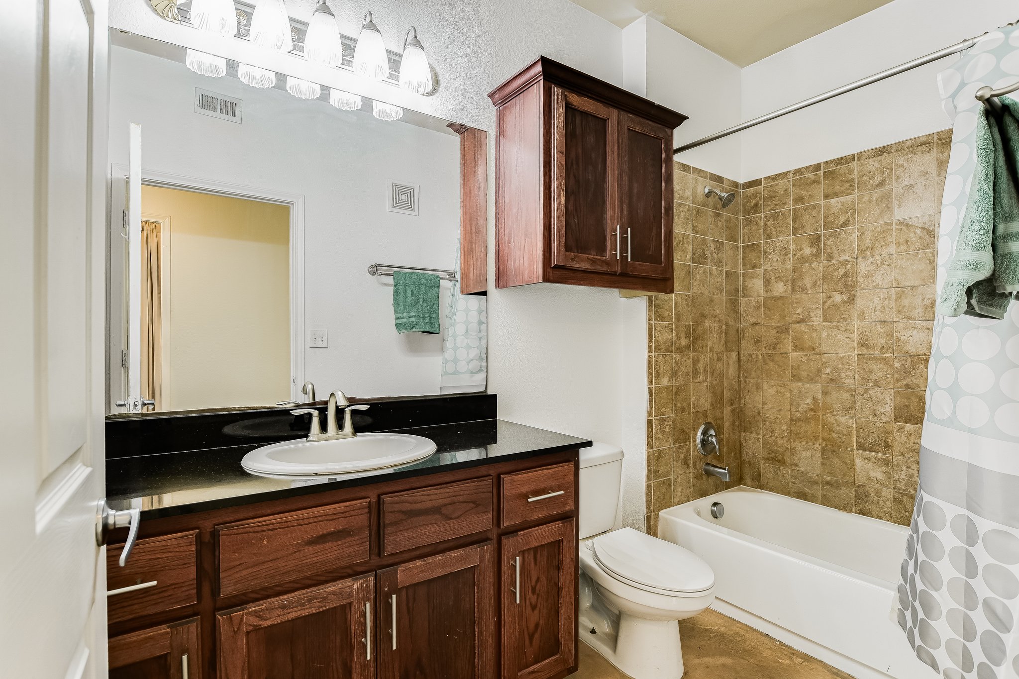 910 West 25th Street, Unit 607 Austin, TX 78705 - Photo 7 of 19 Bathroom featuring shower / bath combo and vanity