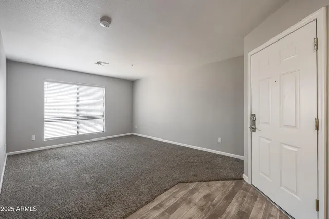 $1,545 | 16033 North 25th Street, Unit 214, Phoenix, AZ 85032