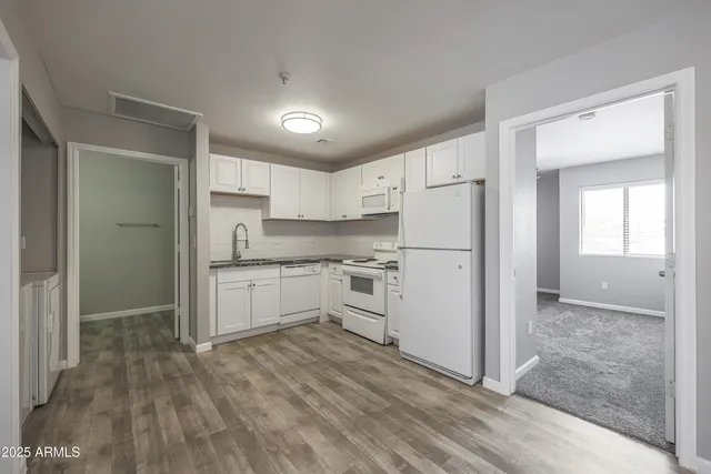 $1,545 | 16033 North 25th Street, Unit 214, Phoenix, AZ 85032