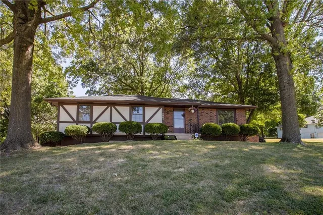 $300,000 | 308 Southwest Woods Chapel Road, Blue Springs, MO 64015