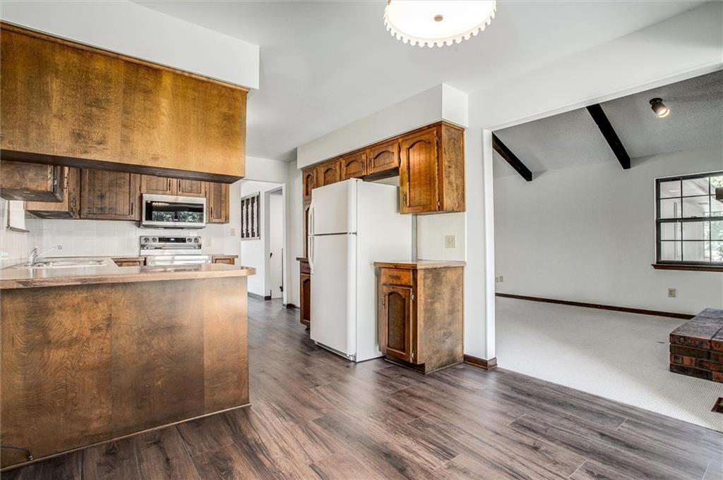 308 Southwest Woods Chapel Road Blue Springs, MO 64015 - Photo 12 of 33