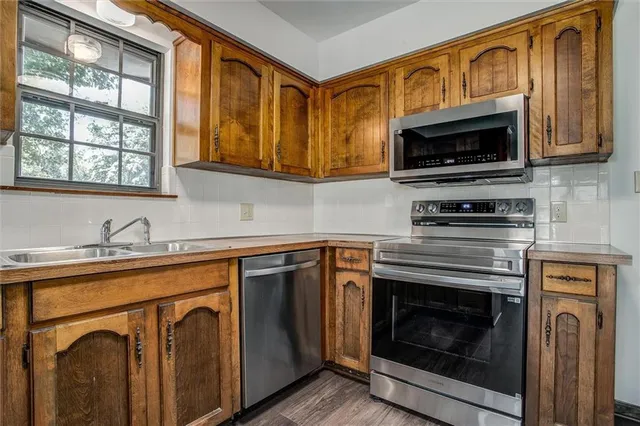 $300,000 | 308 Southwest Woods Chapel Road, Blue Springs, MO 64015