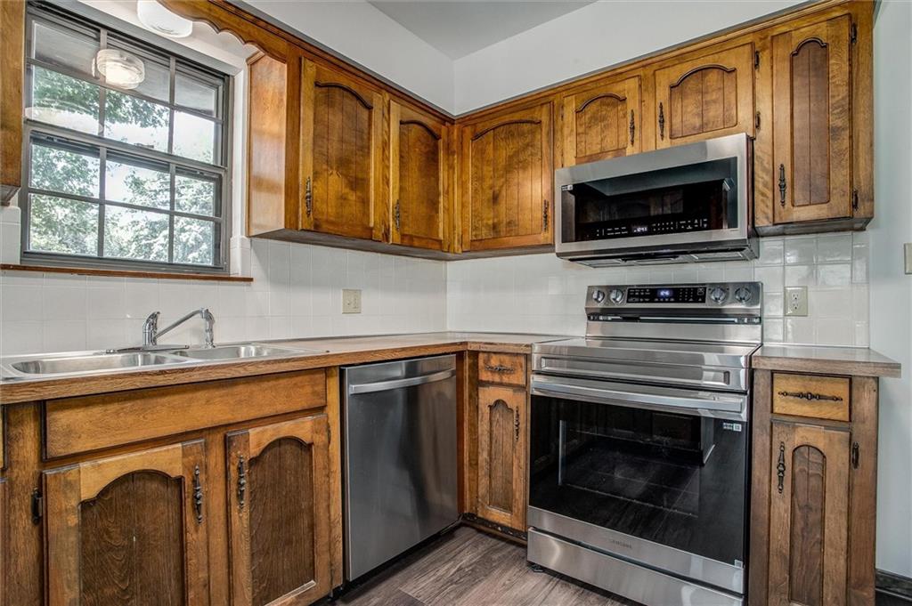 308 Southwest Woods Chapel Road Blue Springs, MO 64015 - Photo 13 of 33