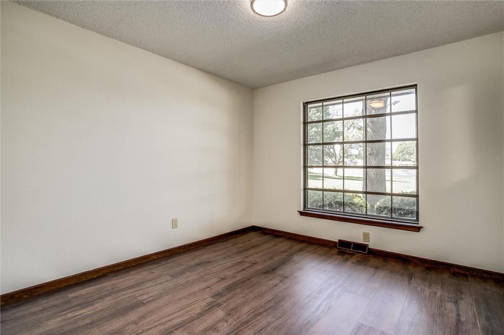 308 Southwest Woods Chapel Road Blue Springs, MO 64015 - Photo 15 of 33