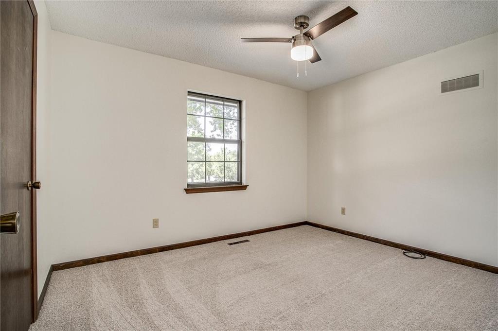 308 Southwest Woods Chapel Road Blue Springs, MO 64015 - Photo 17 of 33