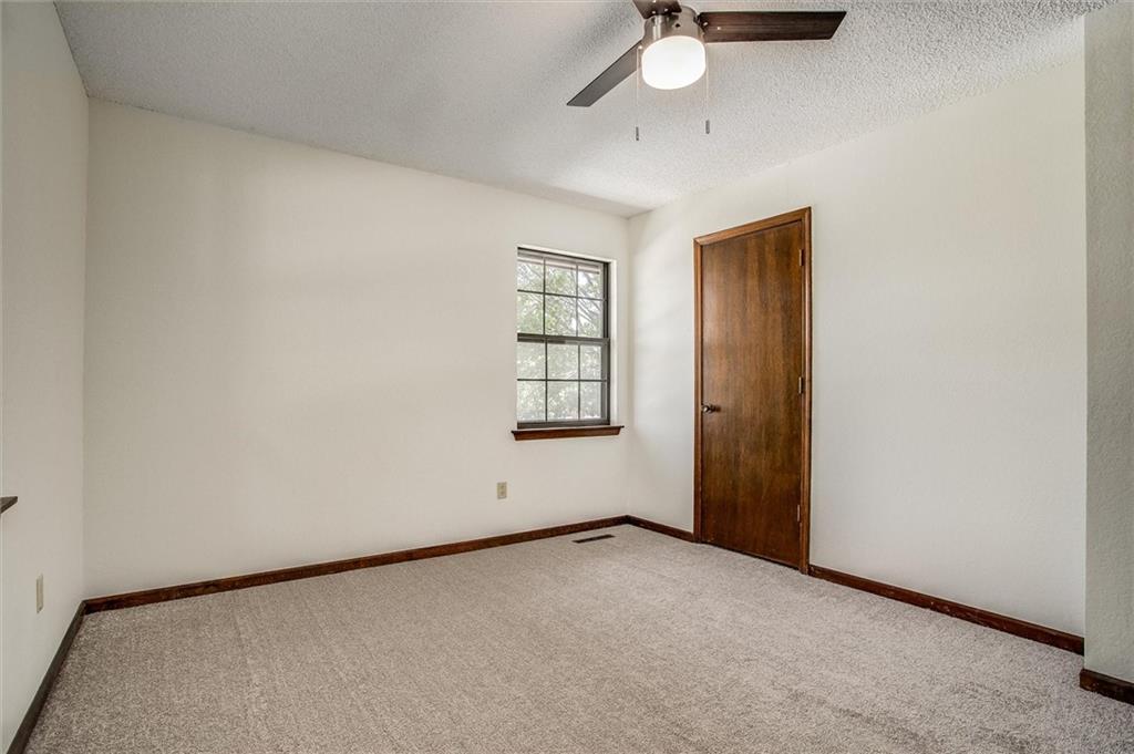 308 Southwest Woods Chapel Road Blue Springs, MO 64015 - Photo 20 of 33