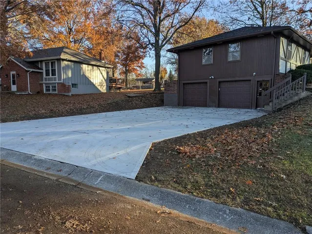 $300,000 | 308 Southwest Woods Chapel Road, Blue Springs, MO 64015