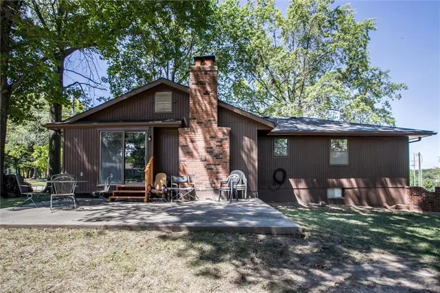 $300,000 | 308 Southwest Woods Chapel Road, Blue Springs, MO 64015