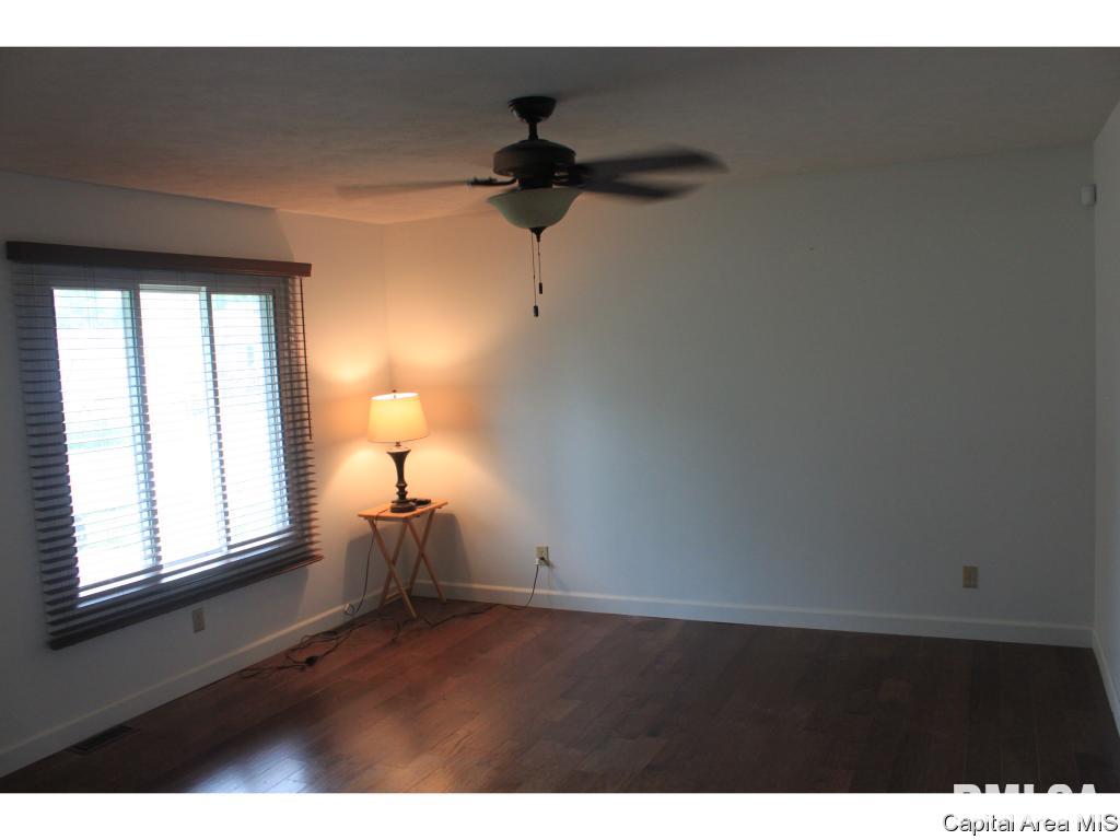 1936 Skipton Road Springfield, IL 62702 - Photo 3 of 12