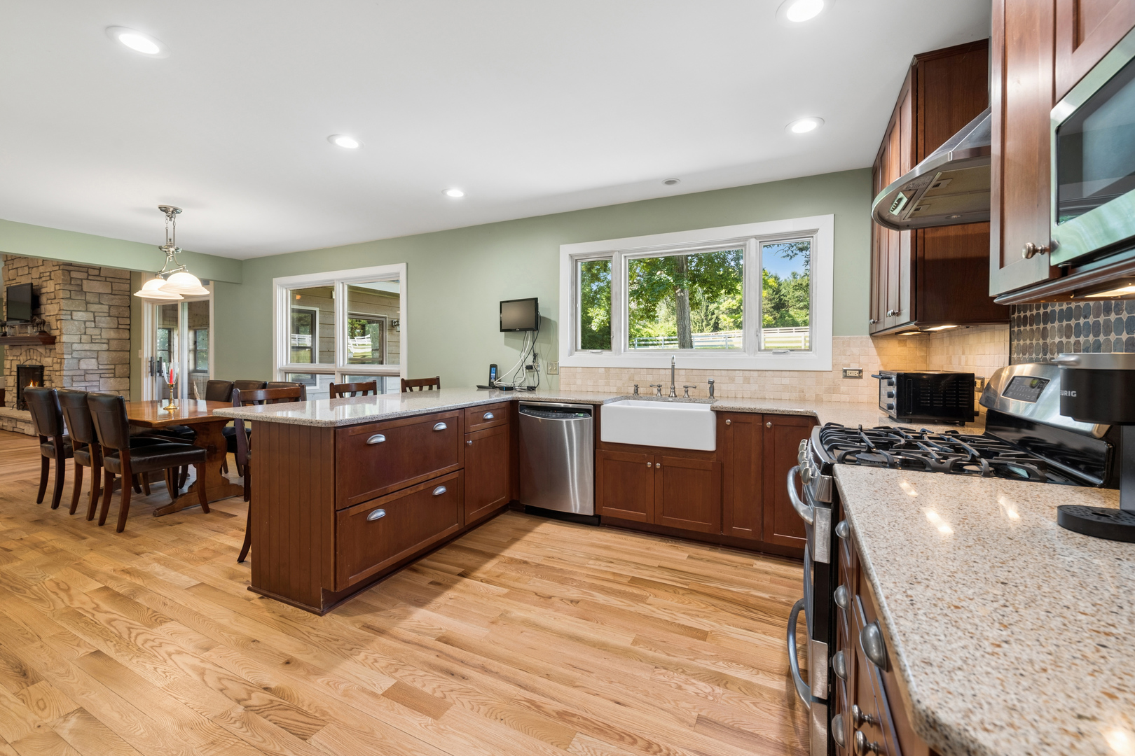 3605 Oak Ridge Road Crystal Lake, IL 60012 - Photo 4 of 24