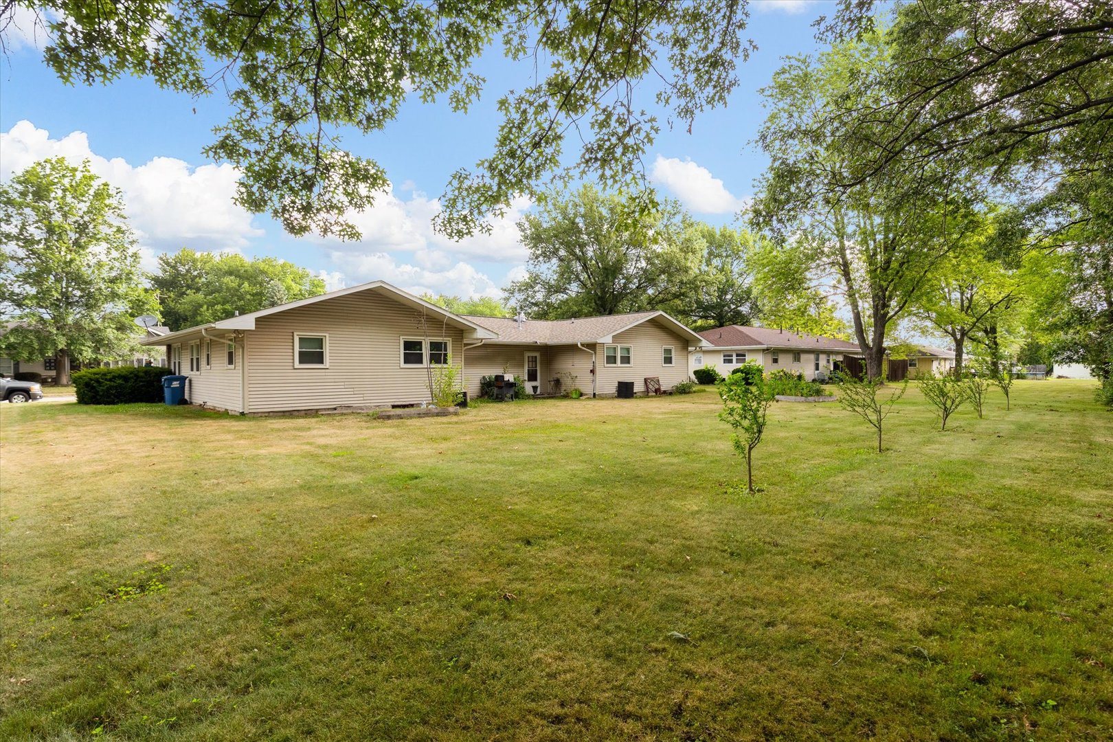 1009-1011 Dupont Avenue Morris, IL 60450 - Photo 9 of 14 a house view with swimming pool in front of it
