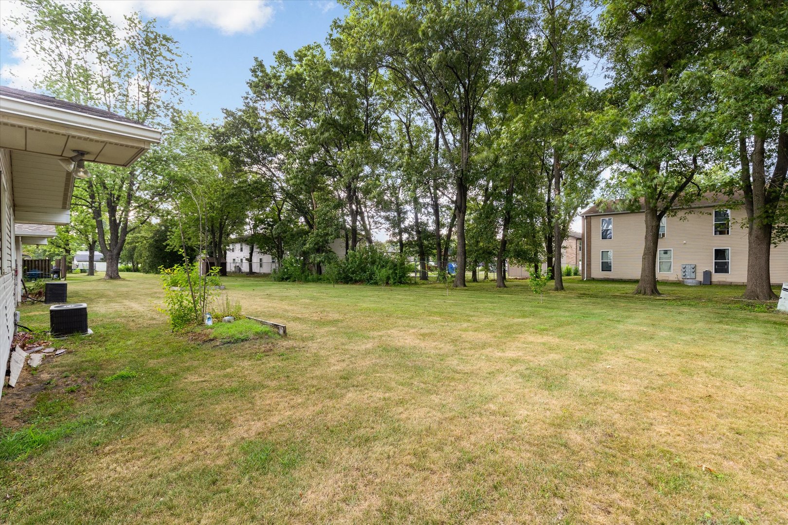 1009-1011 Dupont Avenue Morris, IL 60450 - Photo 10 of 14 a house with lots of trees
