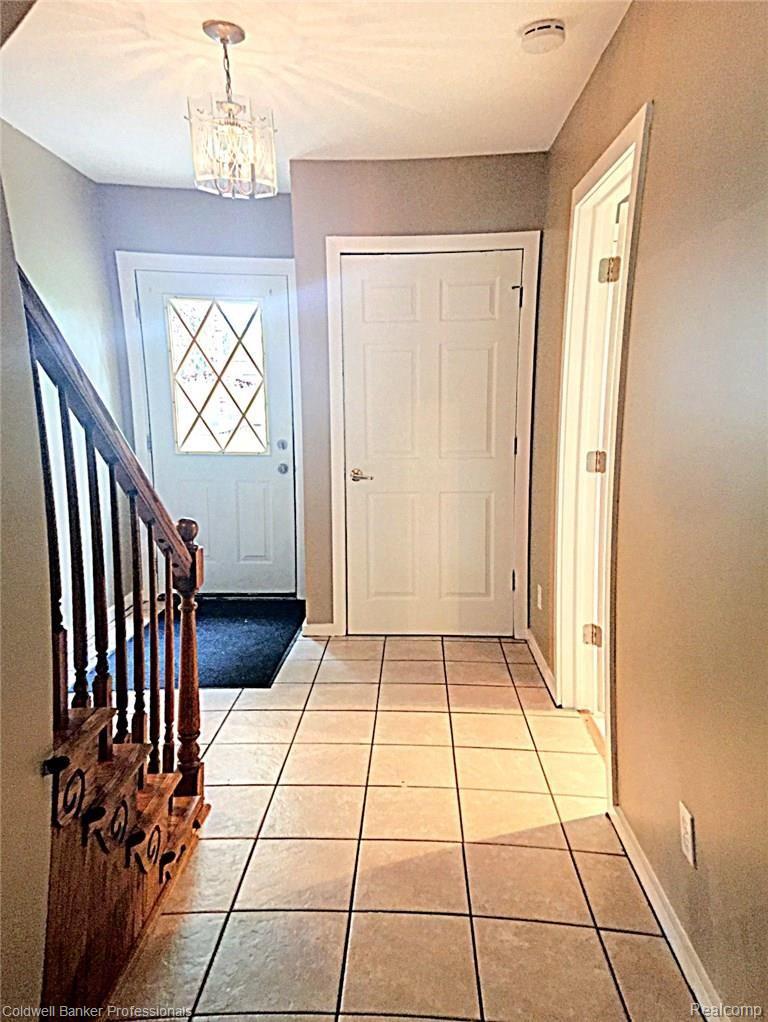 9991 Marshall Road South Lyon, MI 48178 - Photo 12 of 32 entry.jpg