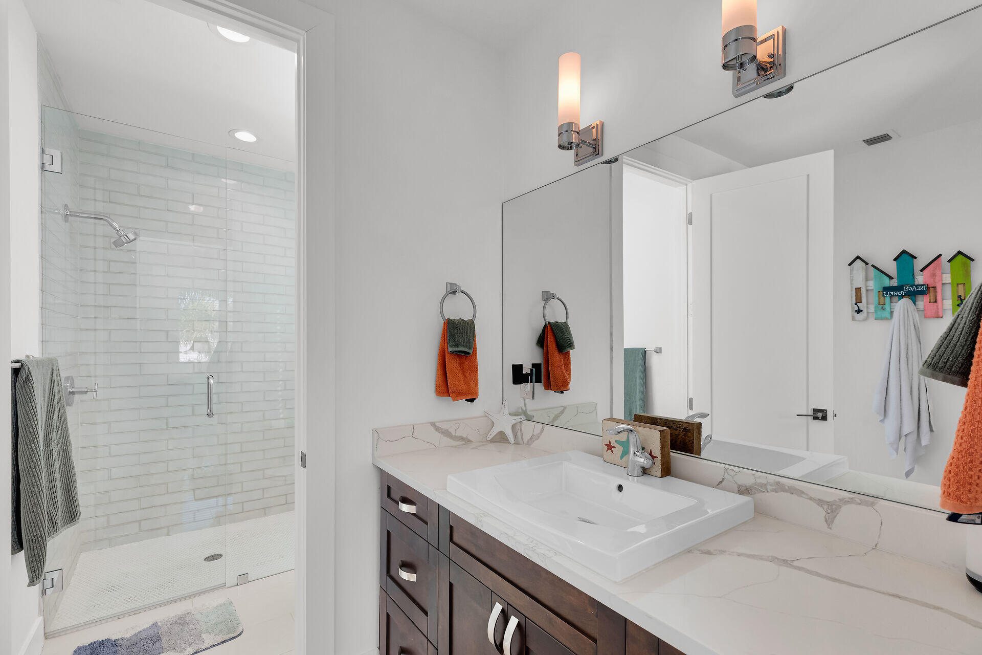 255 West Seaview Circle Duck Key, FL 33050 - Photo 18 of 51 Guest Bathroom