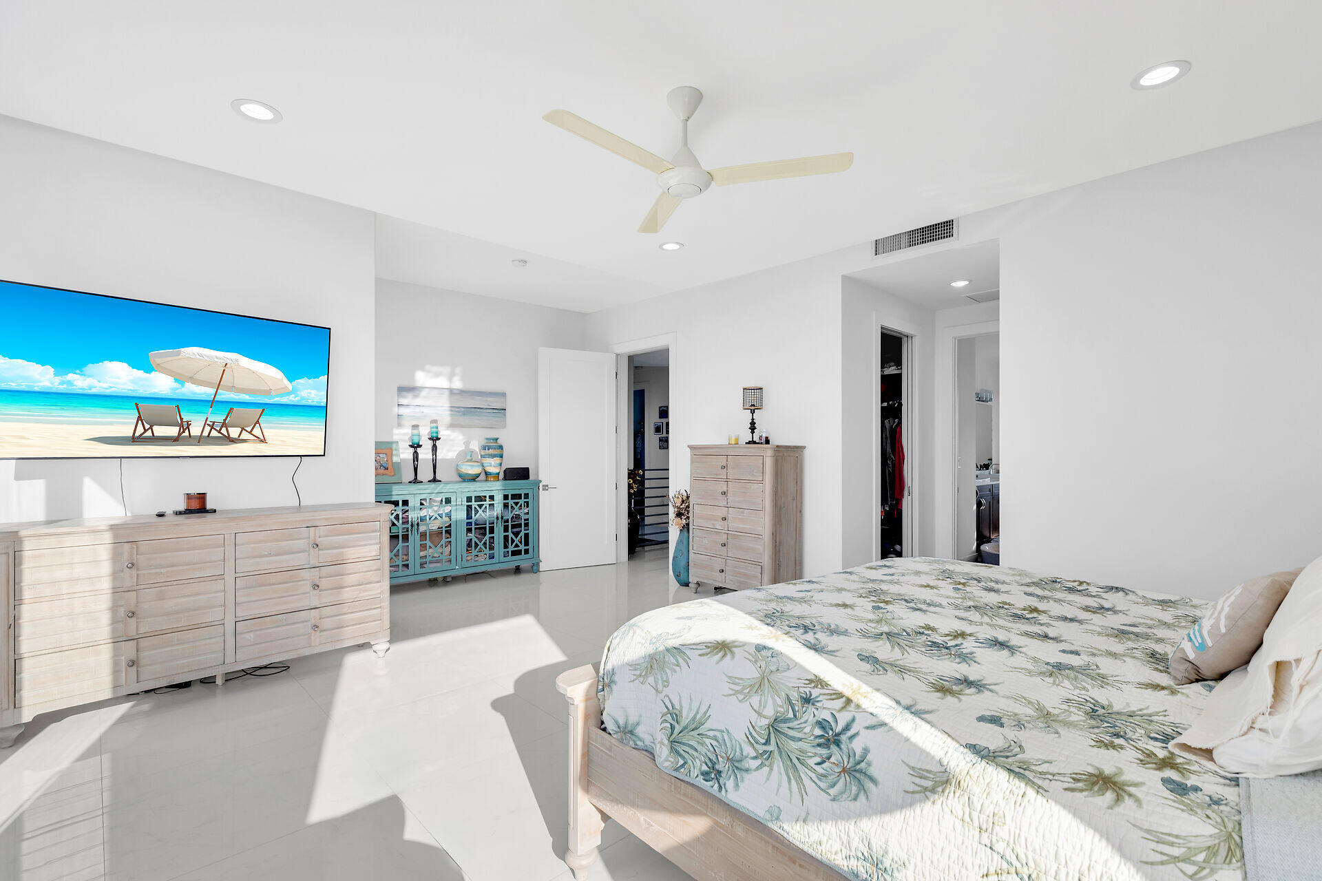 255 West Seaview Circle Duck Key, FL 33050 - Photo 27 of 51 Primary Bedroom