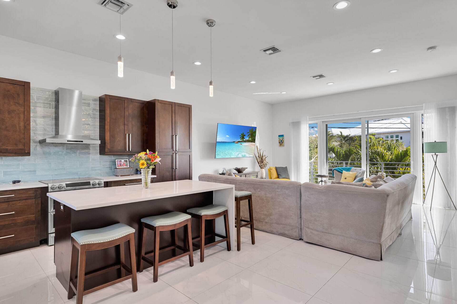 255 West Seaview Circle Duck Key, FL 33050 - Photo 3 of 51 Kitchen/Living Room