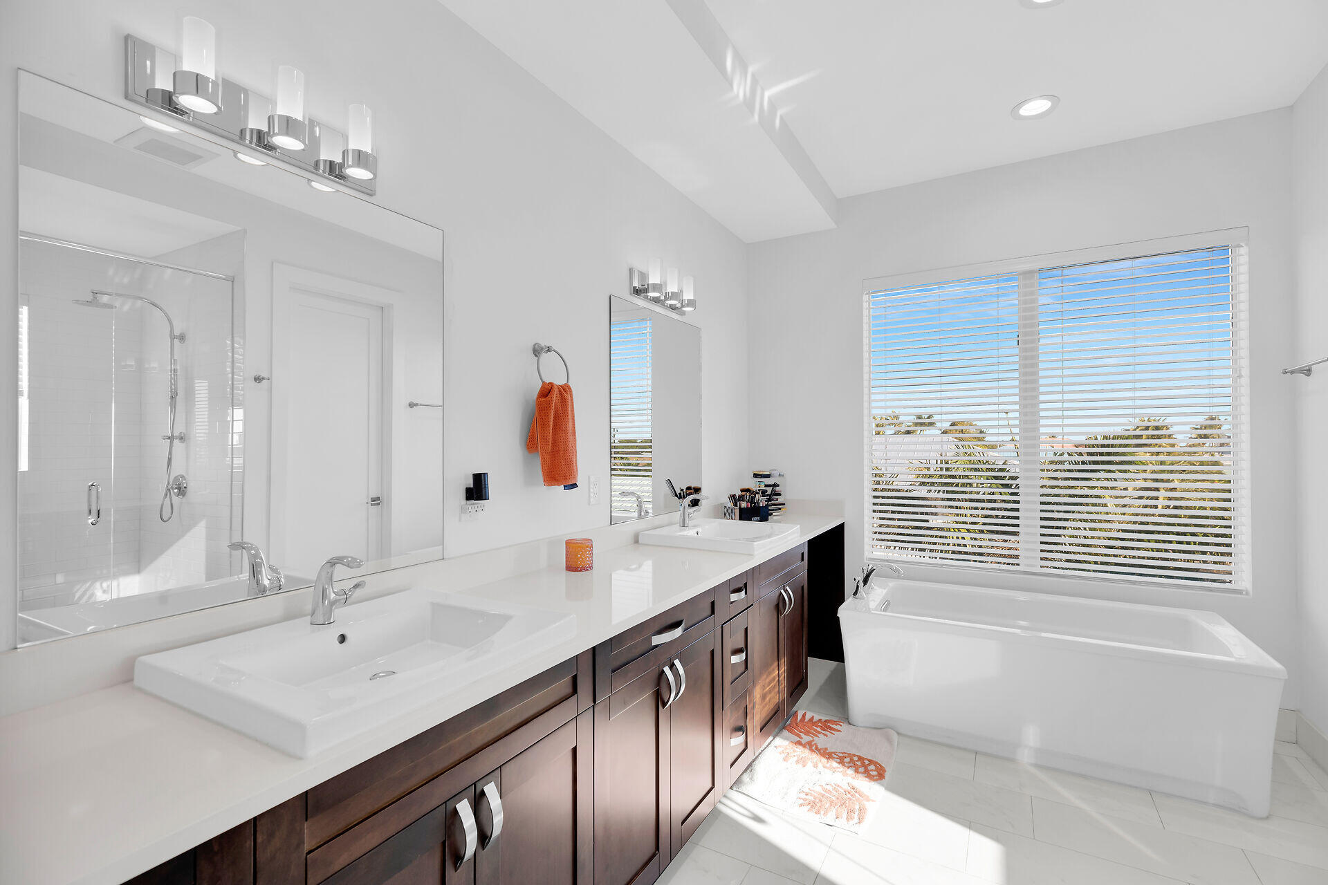 255 West Seaview Circle Duck Key, FL 33050 - Photo 31 of 51 Primary Bathroom