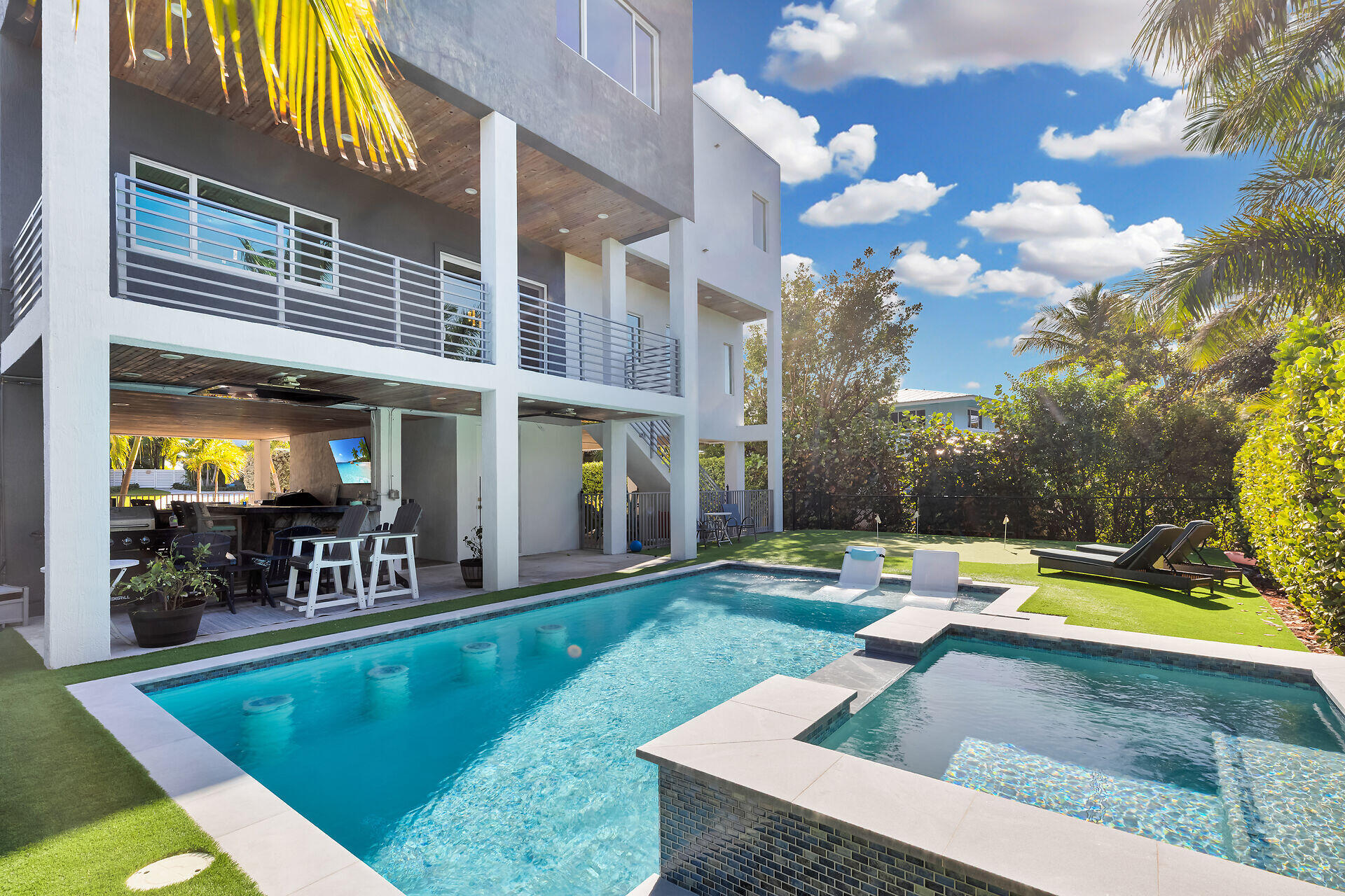 255 West Seaview Circle Duck Key, FL 33050 - Photo 35 of 51 Backyard Pool