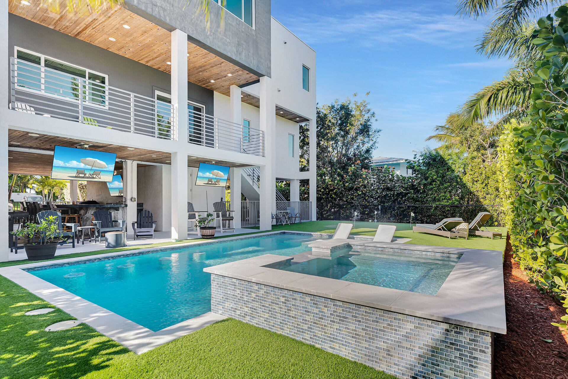 255 West Seaview Circle Duck Key, FL 33050 - Photo 37 of 51 Pool