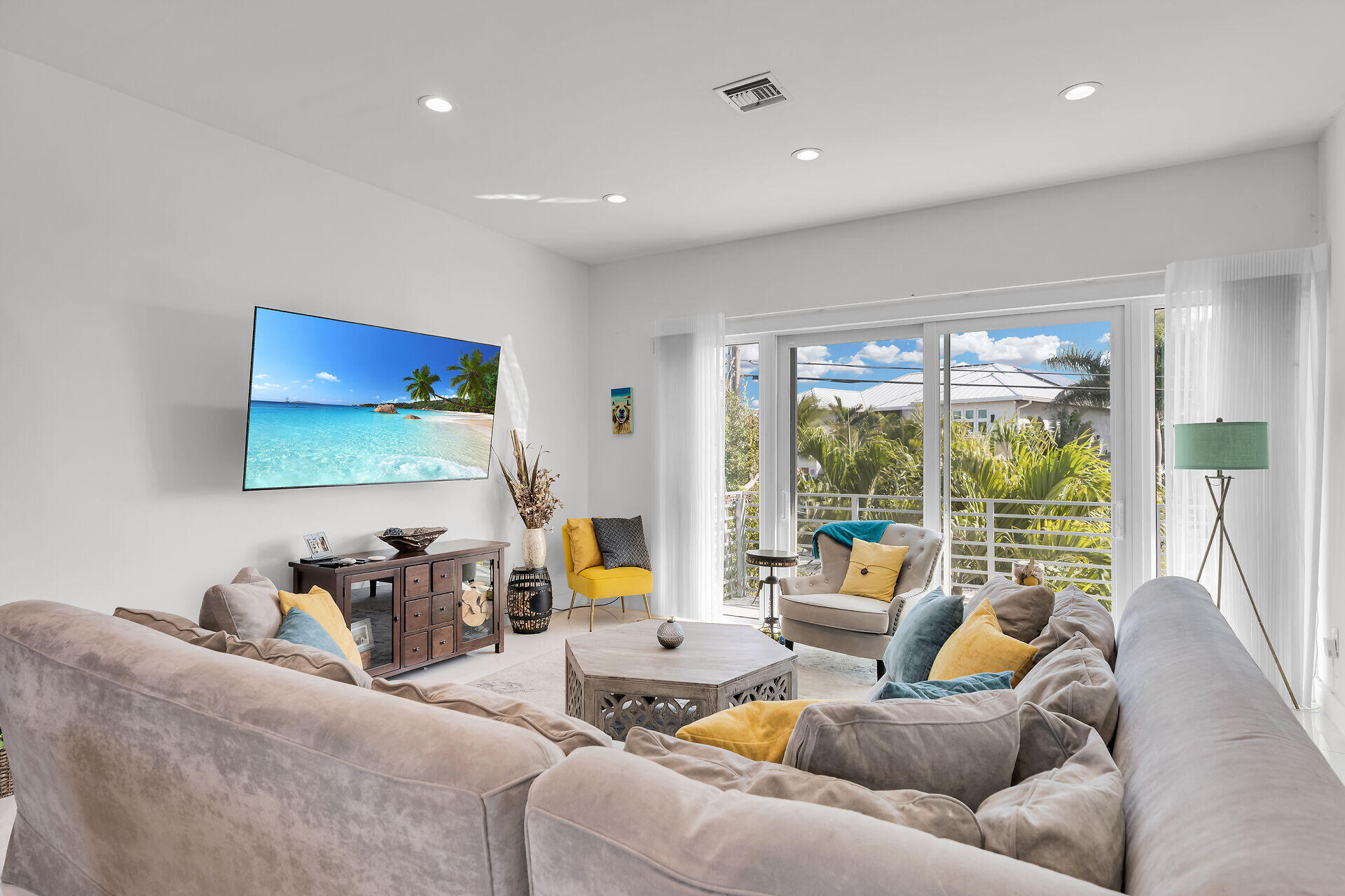 255 West Seaview Circle Duck Key, FL 33050 - Photo 4 of 51 Living Room
