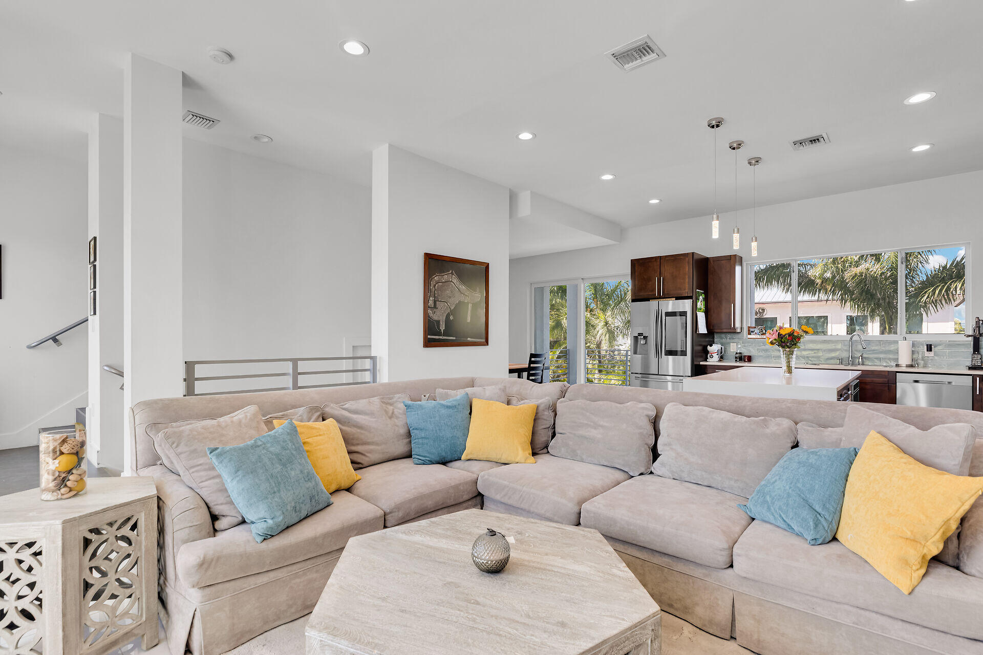 255 West Seaview Circle Duck Key, FL 33050 - Photo 6 of 51 Living Room