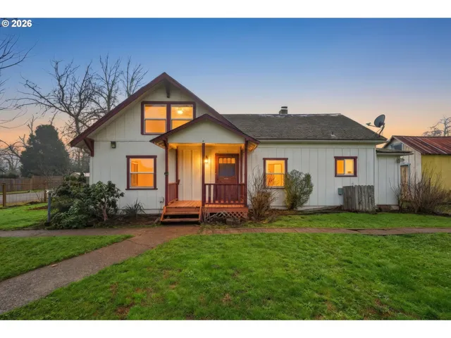 $299,900 | 139 South 15th Street, Cottage Grove, OR 97424