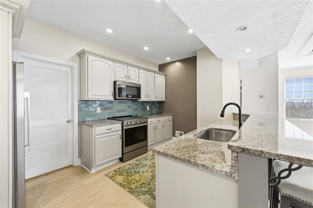 229 Adams Pointe Boulevard, Unit 2 Mars, PA 16046 - Photo 15 of 50