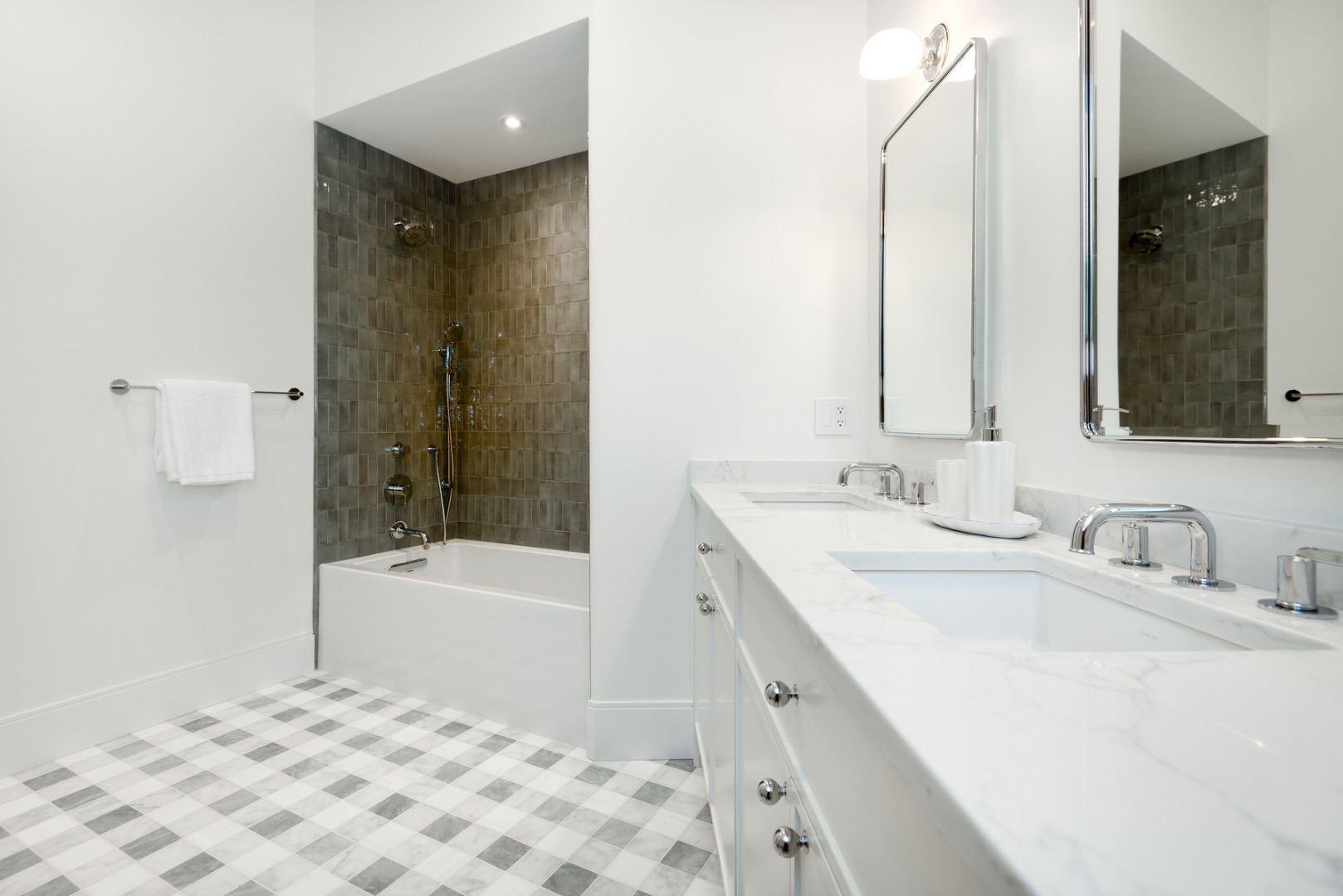 15 Deer Run Road Nantucket, MA 02554 - Photo 34 of 62 a bathroom with a tub sink and mirror