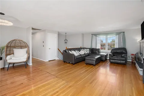 $579,900 | 44 Quaker Drive, West Warwick, RI 02893