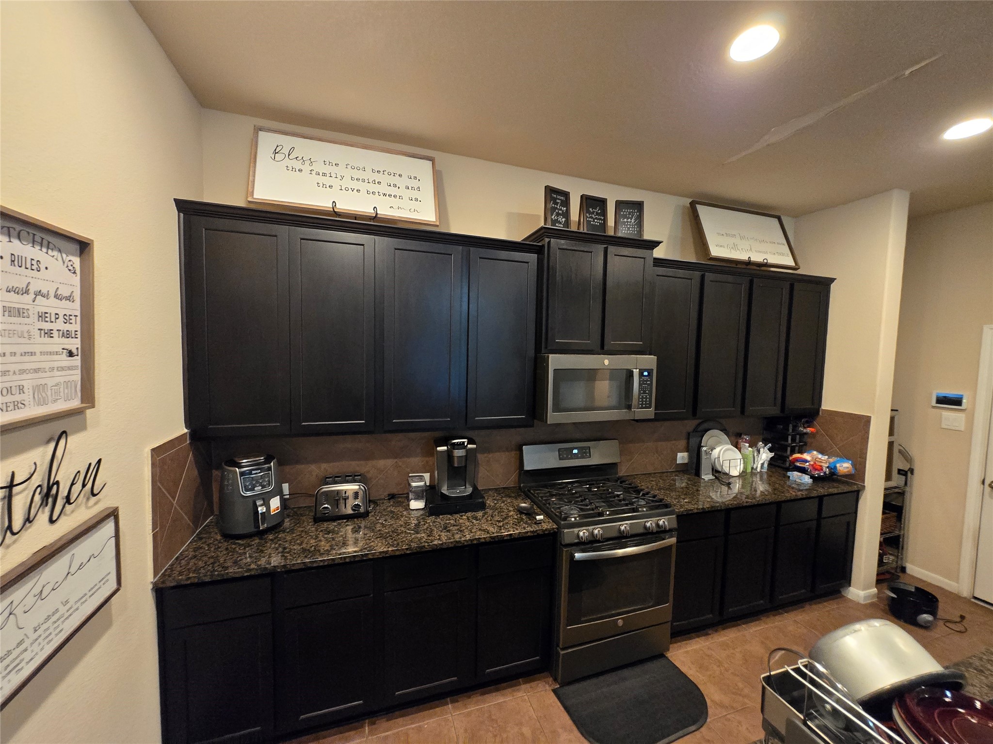 17451 Farm Pasture Trail Hockley, TX 77447 - Photo 5 of 27 a kitchen with granite countertop a stove and a refrigerator