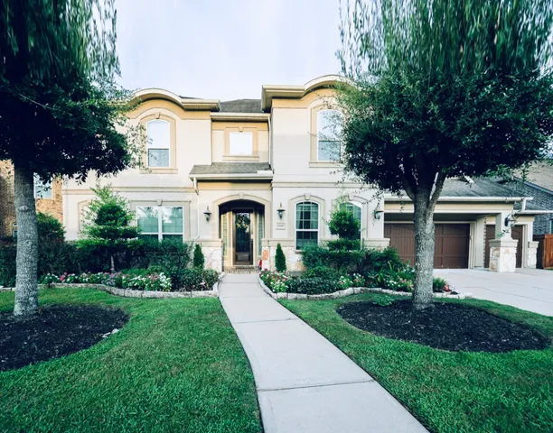 a house view with a outdoor space
