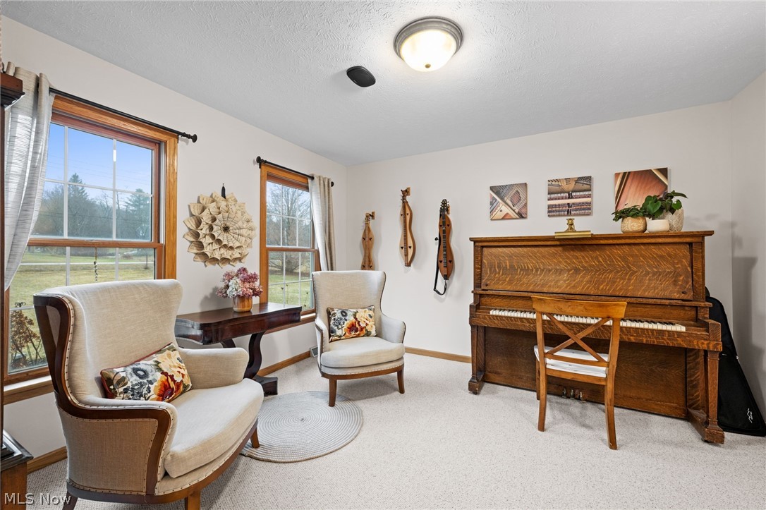 10960 Auburn Road Chardon, OH 44024 - Photo 6 of 50 Living/Sitting Room
